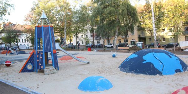 Die Rakete ist bereit zum Start - Harburgs Super-Spielplatz ist fertig. Foto: Christian Bittcher Die Rakete hebt ab: Neuer Weltraumspielplatz wird eingeweiht