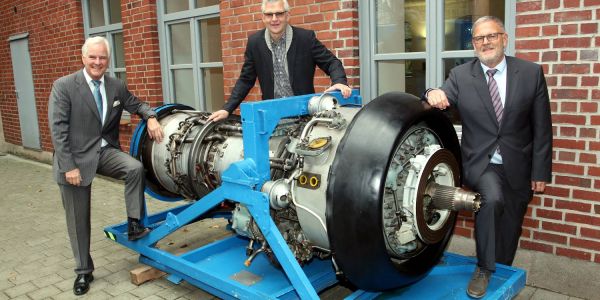 Glücksfall für Studenten: TUHH erhält Flugzeug-Triebwerk