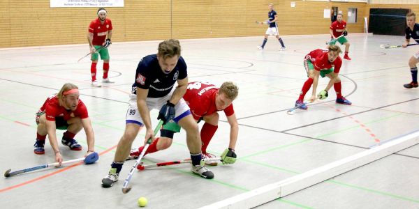 Dennis Sievert in Action: Für die Hockey-Herren der TG Heimfeld geht es an diesem Wochenende um "Alles oder Nichts". Foto: Christian Bittcher Wochenende der Entscheidung: Bleiben Hockey-Herren erstklassig?
