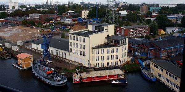 Gunter Gabriels Hausboot: Als Kreativwerkstatt an den Kanalplatz