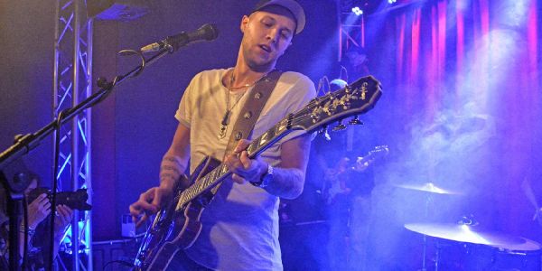 Dennis Adamus im Ballroom. Foto: Tom Jewutis Marias Ballroom: Dennis Adamus rockte Harburgs Kult-Location