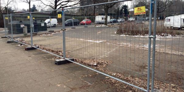Wohnungen statt Wohnwagen: Parkplatz am Haanbalken eingezäunt 