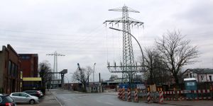 Arbeiten im Binnenhafen: Zwei Strommasten werden verschwinden