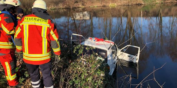 Gestohlens Auto nach Spritztour in Rückhaltebecken versenkt