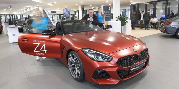 DDer neue Z4 bei B&K. Foto: André Zand-Vakili Mehr als 500 Autofans wollten bei B&K die neuen BMW´s sehen