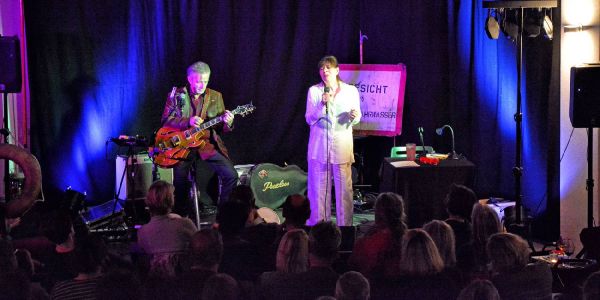 Ulla Meinecke live in Harburg: Da war Feuer in der Fischhalle