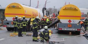 Wieder Unfall mit Tanklaster - wieder durch riesen Glück keine Explosion