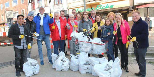 25 Säcke Müll gesammelt: Prominente Hilfe fürs Citymanagement
