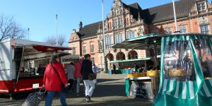 Montag war Umzug: Wochenmarkt sechs Monate vor dem Rathaus