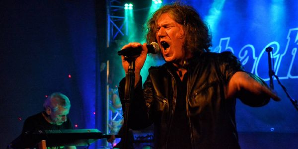 Peter Härtl-Lachmann im Ballroom. Foto: Tom Jewutis Ein Hauch von Flower-Power wehte durch den Ballroom