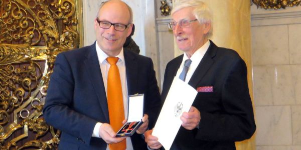 Ehre für einen Harburger: Klaus Möller erhielt das Bundesverdienstkreuz