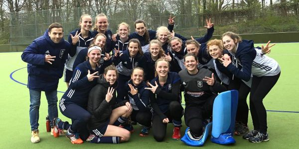 Heimfelds Hockey-Damen: Freude über die ersten drei Punkte zum Start in die Feldrückrunde 2019. Foto: TGH/L. Diedrichs Harburgs Hockey-Damen starten mit Sieg in die Feldrückrunde