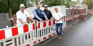 Geschäftsleute sauer: 22 Parkplätze weniger vorm EKZ-Marmstorf