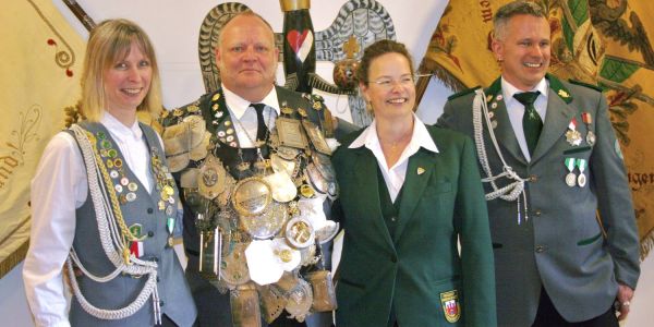 Wilstorfer Vogelschießen: Harburgs erster neuer Schützenkönig