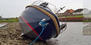 Unglück mit Sportboot: Keine Handbreit Wasser mehr unter dem Kiel