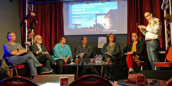 Kultur und Politik inspiriert sich bei Diskussion in Marias Ballroom