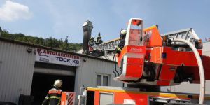 Großeinsatz für die Feuerwehr: Feuer in Autolackiererei