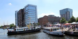 Sonne, Schiffe und viel Spaß: Das 19. Binnenhafenfest ist gestartet