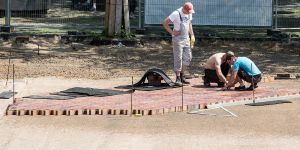 Erste Pflastersteine zeigen das neue "Gesicht" des Harburger Marktes