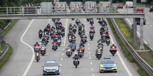 Riesiger Motorrad-Konvoi rollte auf der A1 an Harburg vorbei