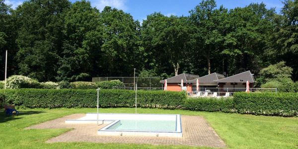 Hitzewelle in Harburg Stadt und Land: Da hilft die Abkühlung im Freibad