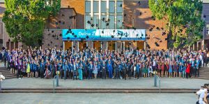 365 Studenten feiern ihren Abschluss in der Friedrich-Ebert-Halle