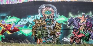 Große Kinofilme standen Pate für neue Graffiti-Motive auf Flutschutzwand