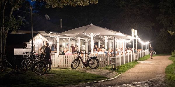 Außenplätze, wie hier an der Außenmühle, sind für die Gastronomie in Coronazeiten noch wichtiger geworden. Foto: André Zand-Vakili Bootshaus