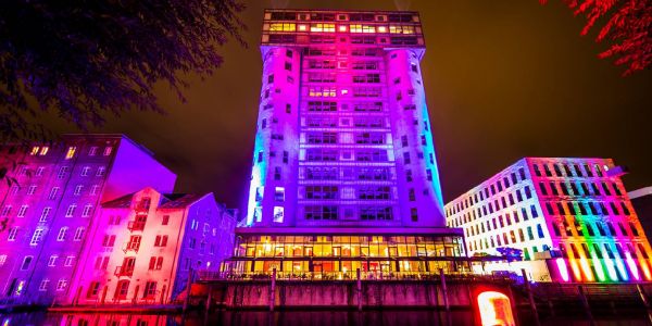 Siebte Nacht der Lichter lockte tausende Besucher in den Binnenhafen