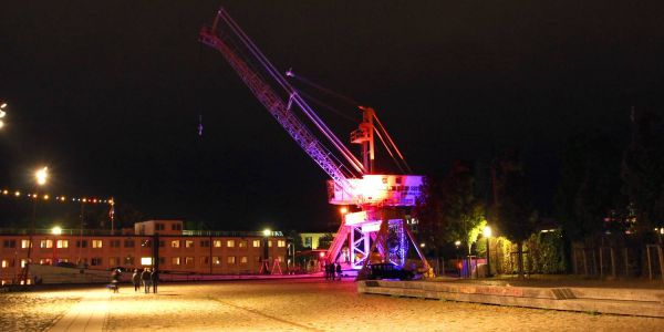 Action am Hafenkran: Sackkarren-Führerschein und Open-Air-Kino