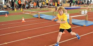 Klettern, Laufen, Balancieren: Hamburger Kinder-Olympiade am Opferberg
