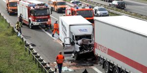 Wieder schwerer LKW-Unfall auf der A1: Fahrer schwer verletzt