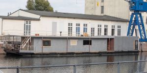 Gunter Gabriels Hausboot ist zurück im Harburger Binnenhafen