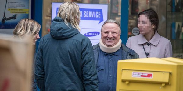 Schauspieler Axel Prahl beim Dreh für Eisland am Schloßmühlendamm. Foto: André Zand-Vakili Dreh