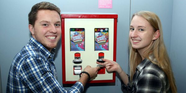 Retro forever: Museum feiert Fasching in der Ausstellung „hot stuff“