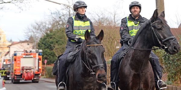 Verwirrter Mieter verletzt: Unrat brennt auf Herd in seiner Wohnung