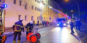 Drei Kinder und fünf Erwachsene bei Feuer in der Seehafenstraße verletzt