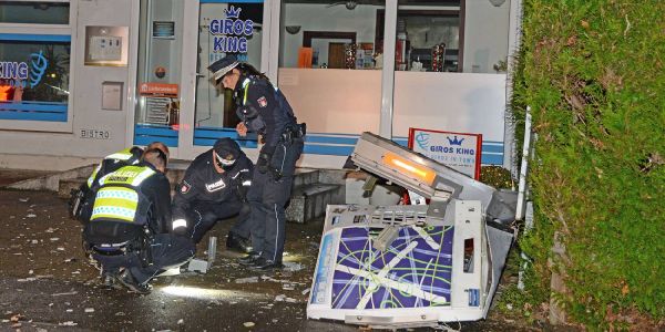 Zigarettenautomat in Harburg vermutlich mit Polen-Böller gesprengt