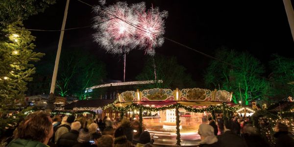 Das Feuerwerk, dass vom obersten Parkdeck der Arcaden abgefeuert wurde. Foto: André Zand-Vakili Weihnachtsmarkt