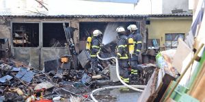 Phoenix-Viertel: Garagen brennen auf Hinterhof am Beckerberg