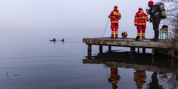 DLRG-Einsatztaucher übten bei Temperaturen um den Gefrierpunkt
