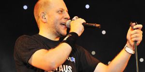 Erst Konzert, dann Teichwette: Lotto King Karl zweimal in Harburg