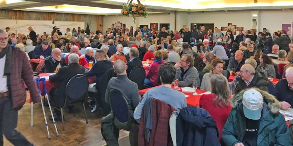 Volles Haus im "Landhaus Jägerhof" in Hausbruch gestern abend beim Infoabend, zu dem der Landesbetrieb Straßen, Brücken und Gewässer (LSBG) eingeladen hatte. Foto: pr Ehestorfer Heuweg: Jetzt kommt ab April doch Blockverkehr