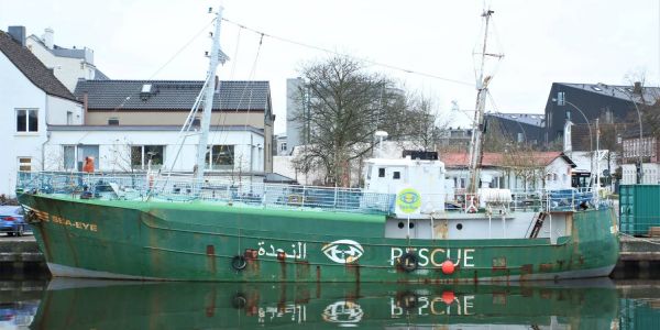 Die „Sea-Eye“ im Binnenhafen wird zur Sammelstelle für Hilfsgüter