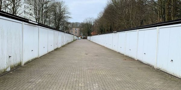 Wohnungen statt Garagen Am Diggen: Wo jetzt noch 68 Garagen stehen, wird bald ein Wohnhaus mit 48 Wohnungen gebaut. Foto: Christian Bittcher Wohnungen statt Garagen: Saga baut 48 neue Wohnungen in Marmstorf