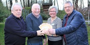 Weitere Spende der Fußball-Urgesteine: 2000 Euro für Harburgs Hospiz