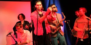 Axel Feige rockt die Fischhalle: Tolles Konzert fürs Harburg-Huus