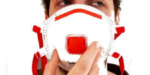 Corona: Viele infizierte Bewohner aus Seniorenheim in Maschen geholt