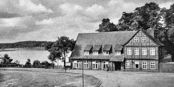 Ein historisches Foto vom Fachwerkhaus am Außenmühlenteich