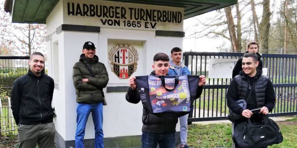 A-Jugend-Fußballer des HTB: „Wir gehen für Sie einkaufen!“